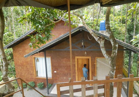 Greenery Homestay | Karapuzha Dam View