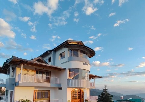 The Tahoma: Organic Orchard & Stay