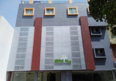 HOTEL SILVER TREE