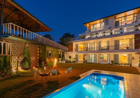 StayVista at Crescent @ Aykon Estate w/ Outdoor Pool