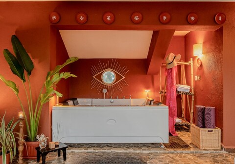 2BDR Entire Home private Rooftop Jacuzzi Deck