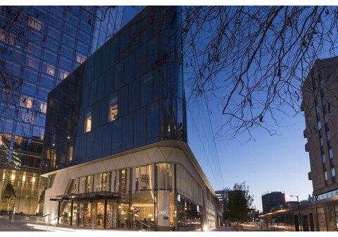 بنك سايد هوتل، أوتوجراف كوليكشن