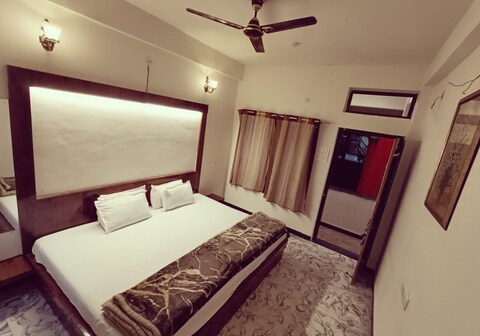 Hotel NX Malhotra Restaurant and Resort