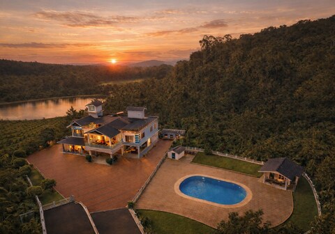 Mountain Escape Hillside Private Estate Villa