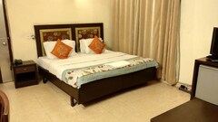 Baikunth Kuteer (Deluxe Room), Delhi Baikunth Kuteer (Deluxe Room), Delhi