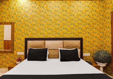 Hotel Aadhya & Restaurant