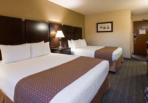 Best Western Plus Plaza by the Green