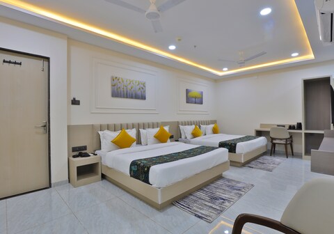 Hotel TGR The grand radhey