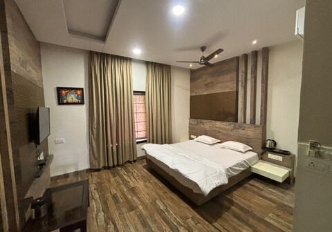 Hotel Singh Empire
