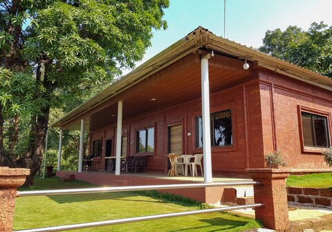 Hotel Shivneri Agro Tourism, Tapola.