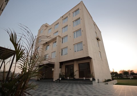 Hotel Sajjan Palace