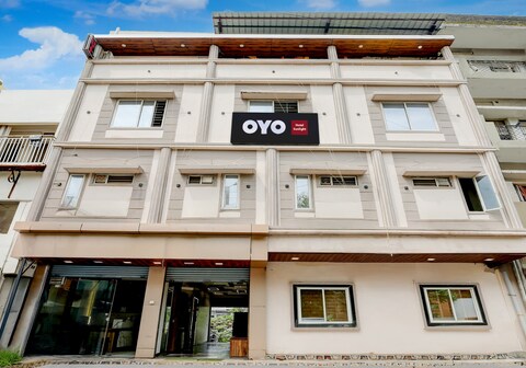 Hotel O Sunlight Pandit Omkar Prasad Tiwari Bus Stand