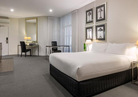 Oaks Melbourne on Collins Hotel