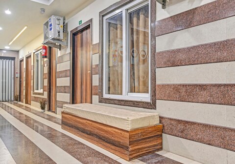 Collection O Mohan Paradise