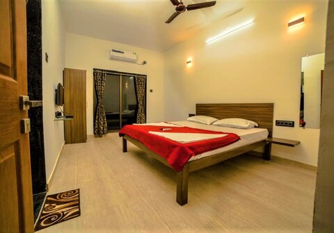 SUNSHINE RESORT ALIBAG