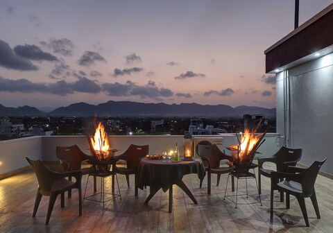 StayVista at Tryst with Valleys