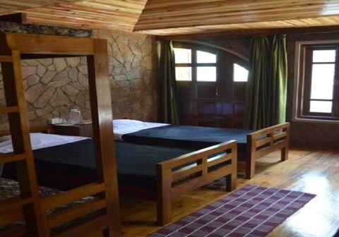 Quinton Enclave Homestay | Rooms & Caretaker