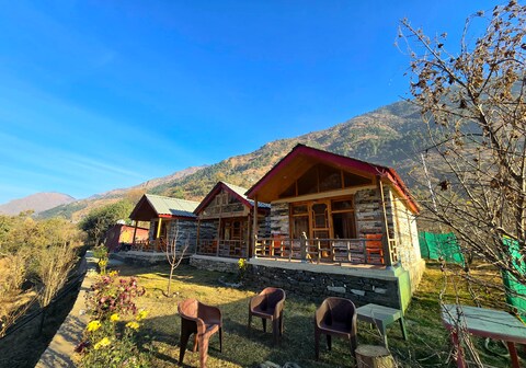 Cliff Haven Tirthan Homestay