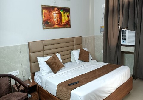 Hotel New Elite ( A Unit of PAHWA HOSPITALITY)