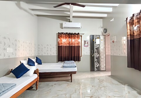 Omkar Homestay 400m from Dwarkadhish Temple.