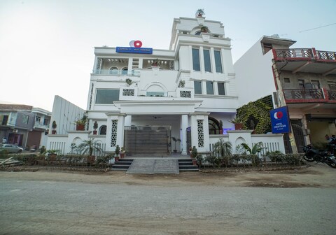 OYO 63319 Hotel Corinthian