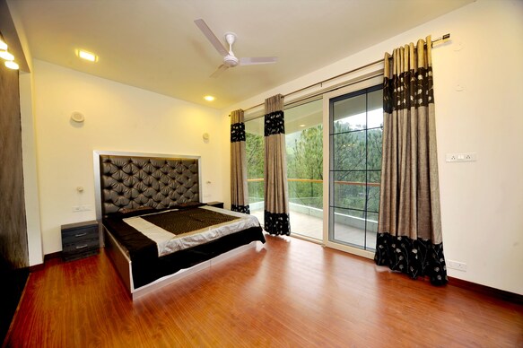 Urban Woods Apartment | Rooms & Caretaker