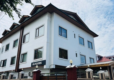 Hotel Blossoms Srinagar