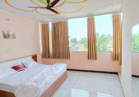 Shivam Hotel & Restaurant