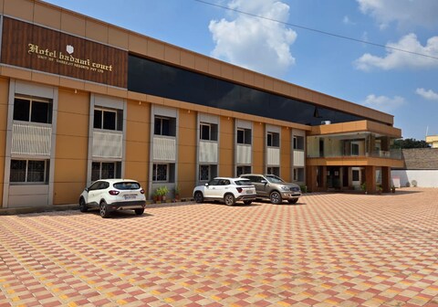 HOTEL BADAMI COURT