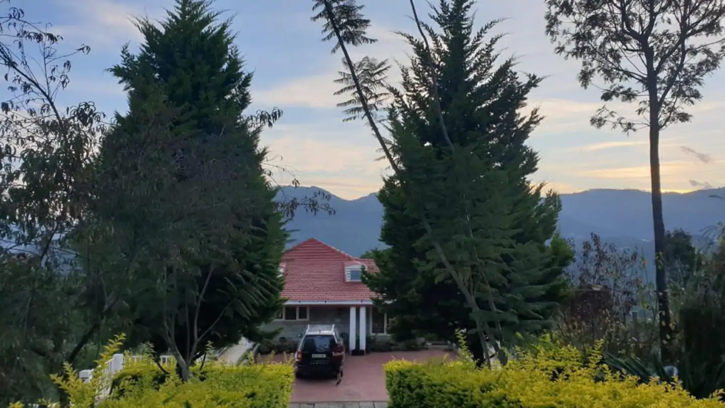 KMR Villa | Kitchen & Caretaker