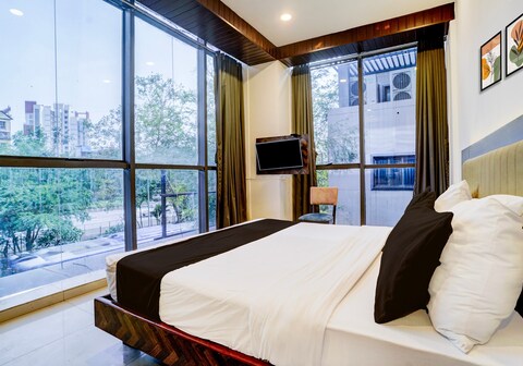 Super Collection O Sanpada Railway Junction