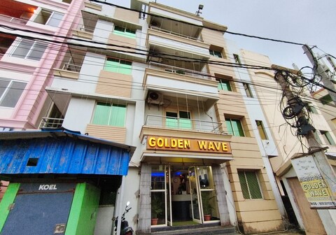 Hotel Golden Wave,50mtrs from Sea Beach