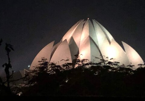 Angels lush green Ind aptt facing lotus temple