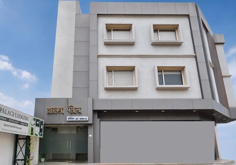 Dwarka Palace Lodging