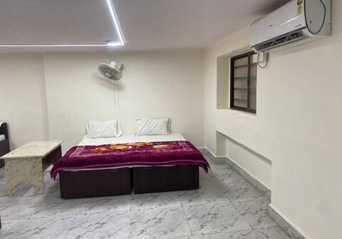 Aadya Guest House Varanasi