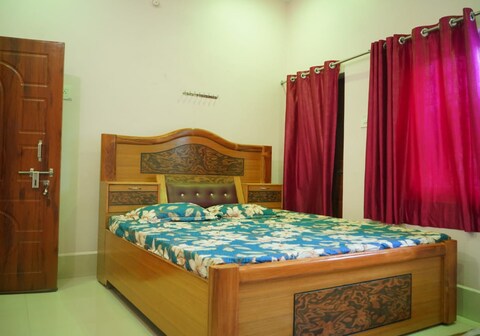 Aradhya Guest House Ayodhya