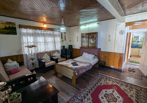Yellow Moon Homestay Darjeeling
