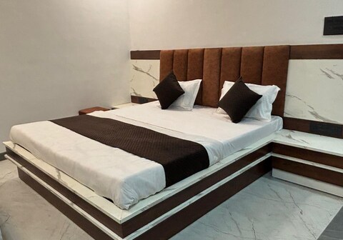 HOTEL SHREE ASHTVINAYAK GRAND