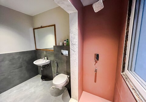 One Uptown 102 (modern 2BHK loft)