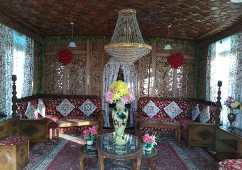 Cherry Ripe Houseboats