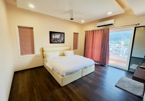 Rishikesh Oasis By The Ganges