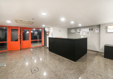 Super Townhouse Dilshad Garden Near Dilshad Garden Metro Station