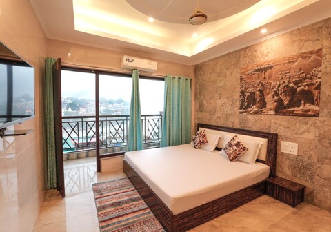 Hotel Grand Galaxy (Near Ganga Ghat)