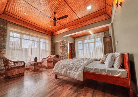 LungZhong Retreat Silk route