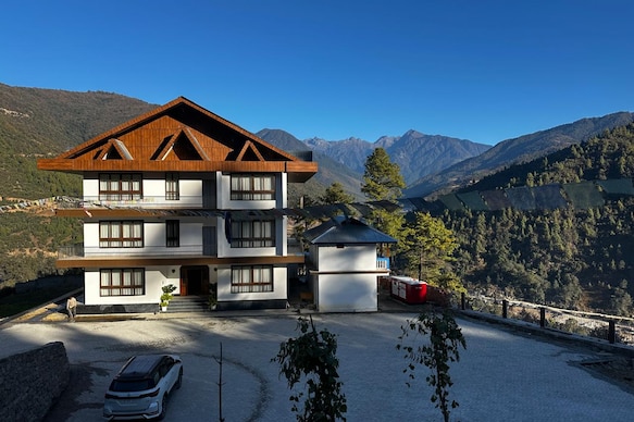 Pines Dirang Homestay