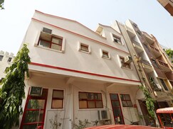 OYO 8253 Golden Heights, Delhi OYO 8253 Golden Heights, Delhi