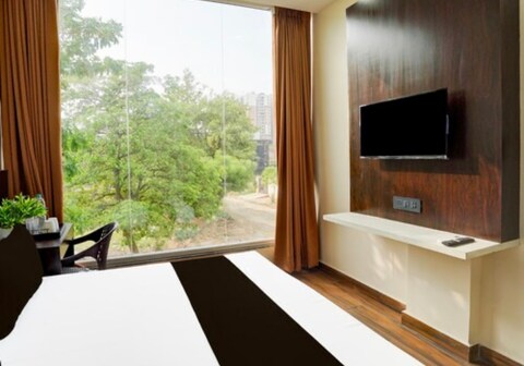 Yati Suites - Luxurious Rooms Near Expo