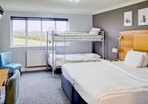 Warwickshire Park Hotel Kenilworth by Belvilla