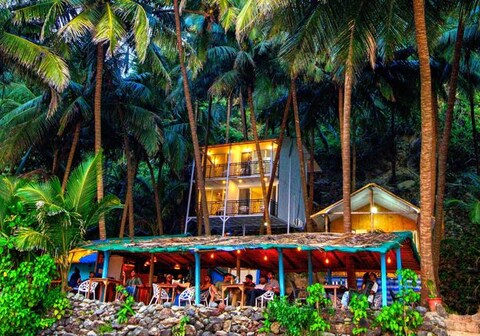 Cancoi Volla | Beach from Cliff side stay