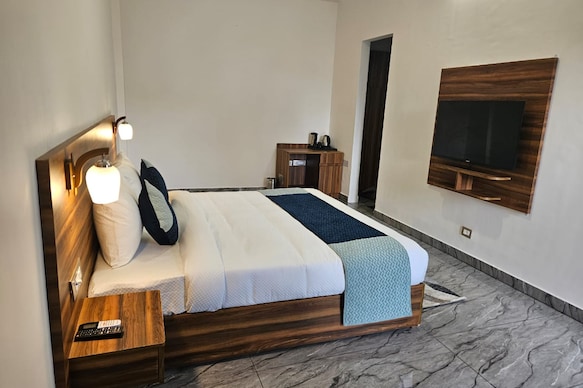 Five Elements Hotels Corbett Crown Resort